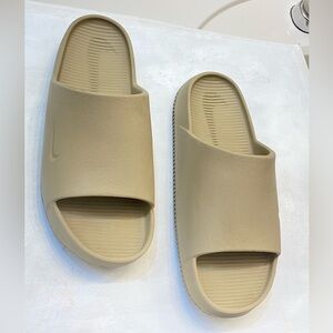 Nike Calm Slides Men Size 8, Women Size 9, Excellent condition no Scratches